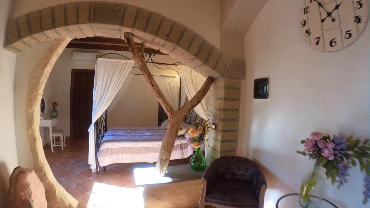 Il Giardino Dei Flintstones B&B Черветере Экстерьер фото