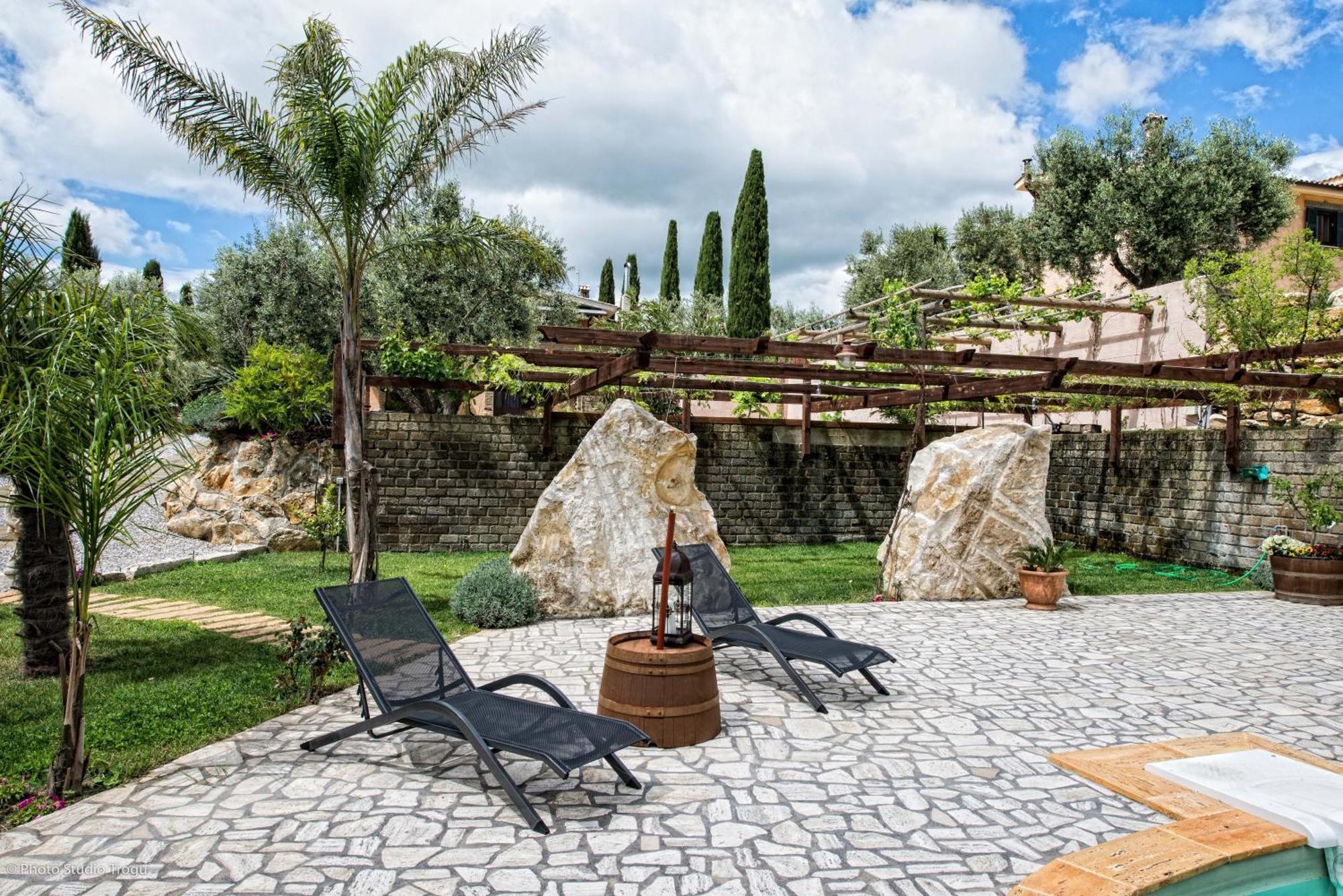 Il Giardino Dei Flintstones B&B Черветере Экстерьер фото