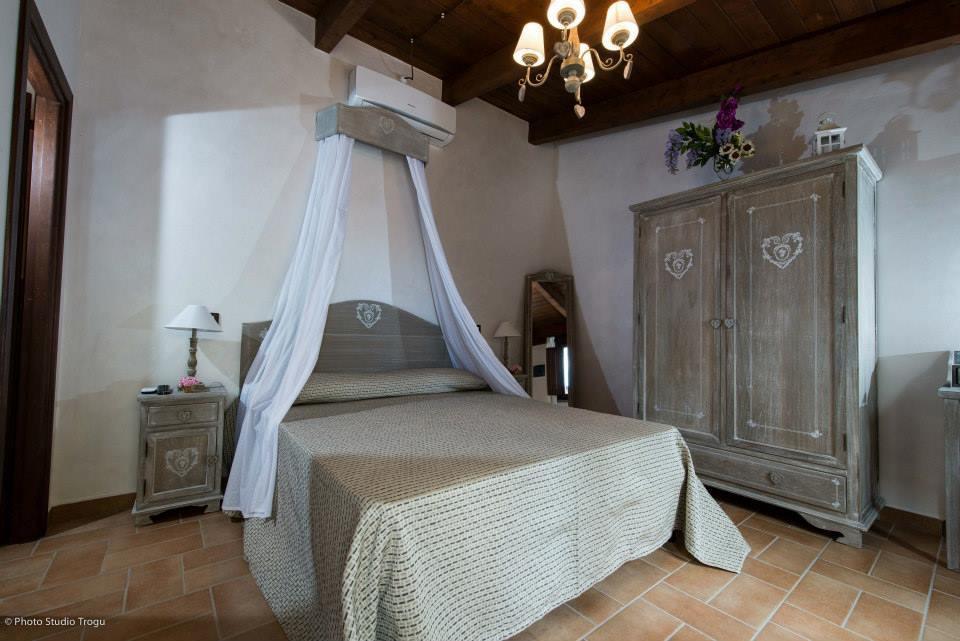 Il Giardino Dei Flintstones B&B Черветере Номер фото