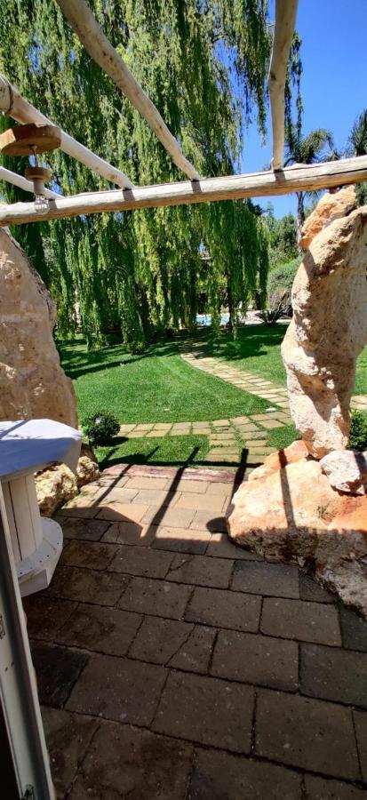 Il Giardino Dei Flintstones B&B Черветере Экстерьер фото